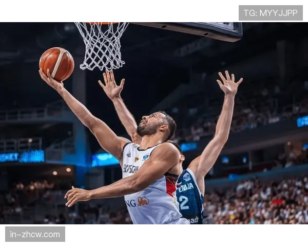 查尔斯李推行1-1-3落位进攻 清空弧顶空间强调转移球跑动